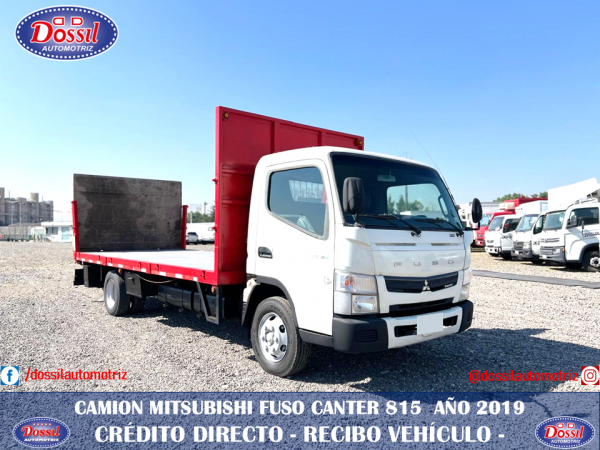 Camión Mitsubishi Canter Fuso 815, Año 2019, Equipado con Carrocería plana y Rampa hidráulica 100% operativa, valor $24.980.000